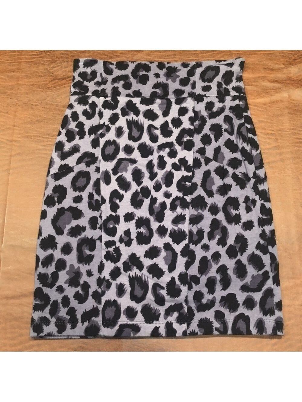 H&M DIVIDED Gray/Black Cheetah Print Body Con Skirt Size 4 - Picture 3 of 8